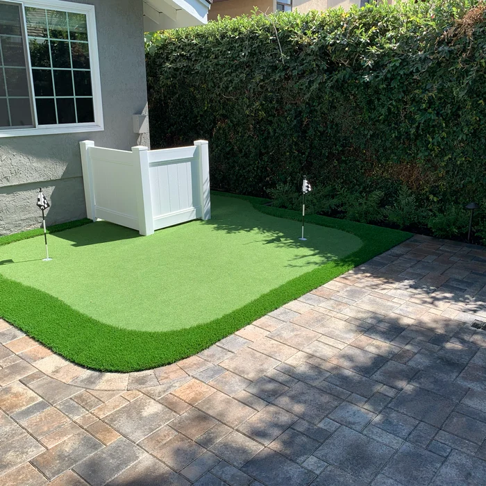 Backyard putting green built with artificial turf